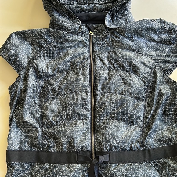 Lululemon Spring Fling vest. In like new condition. - Picture 3 of 5